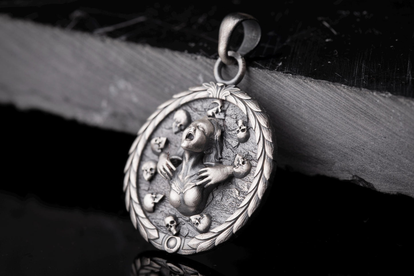 Screaming Woman Skull Pendant