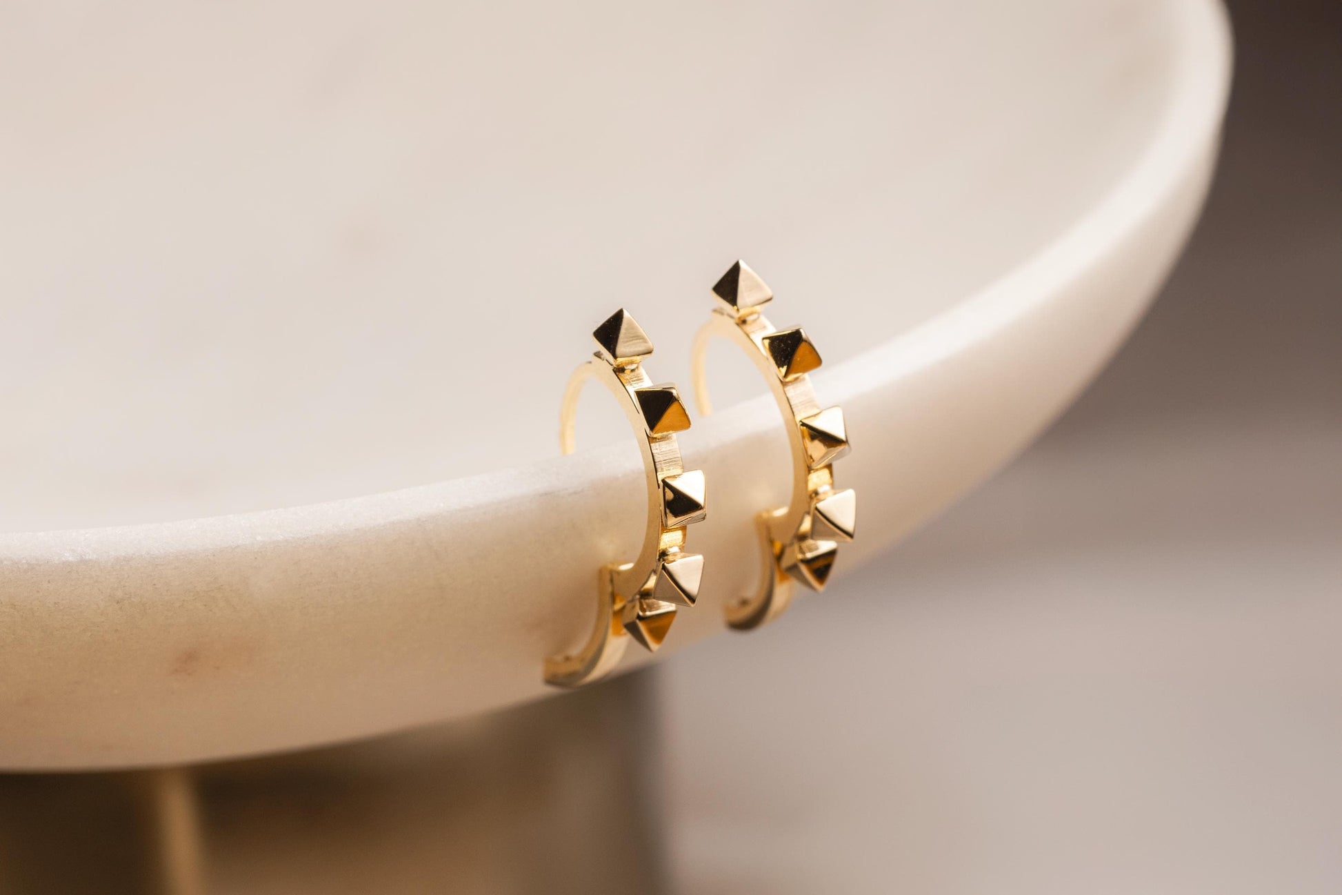 Pyramid Cartilage Hoop Earring, Geometric Hoop, Mini Plain Pyramid Hoops, Silver Pyramid Hoop Earrings, Pyramid Spike Small Hoop Earrings