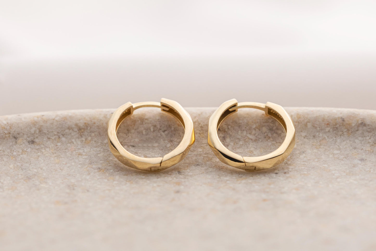 Minimalist Simple Hammered Huggie Hoop Earrings, Twisted Huggie Jewelry, Simple Geometric Jewellery, Everyday Earrings, Basic Twist Hoops