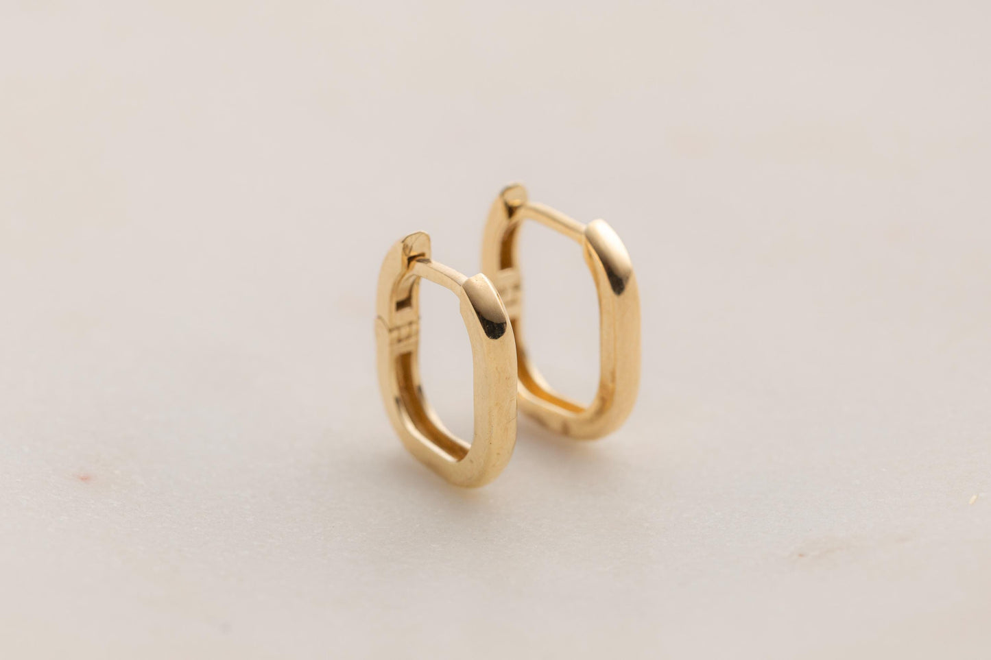 14K Gold Oval Huggie Hoop Earrings, Minimalist Small Gold Hoops, Chunky Geometric Hoop Earrings, Everyday Gold Huggies for Women