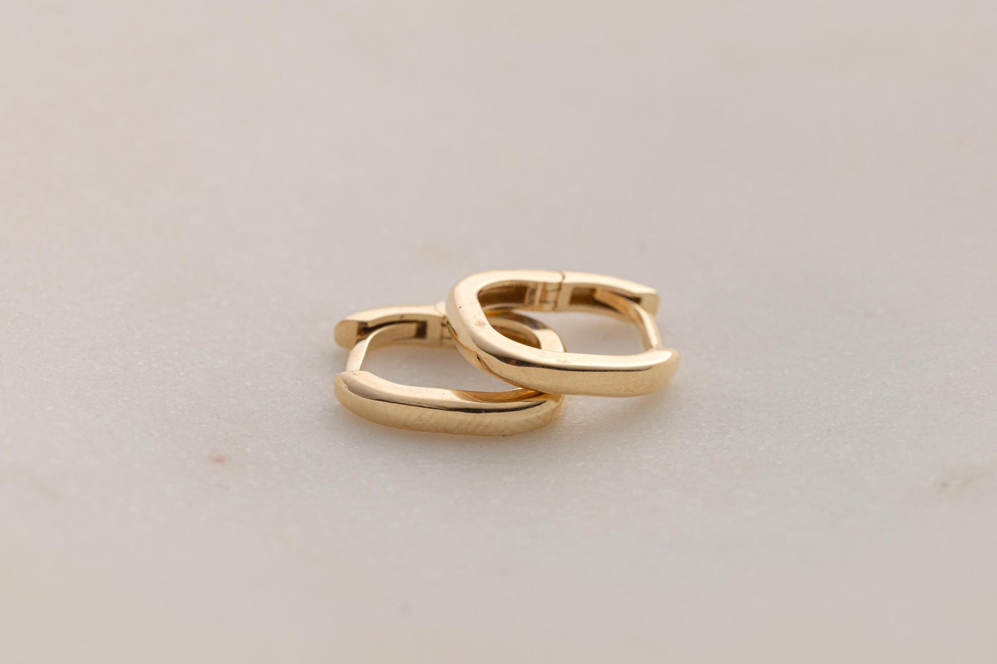 14K Gold Oval Huggie Hoop Earrings, Minimalist Small Gold Hoops, Chunky Geometric Hoop Earrings, Everyday Gold Huggies for Women