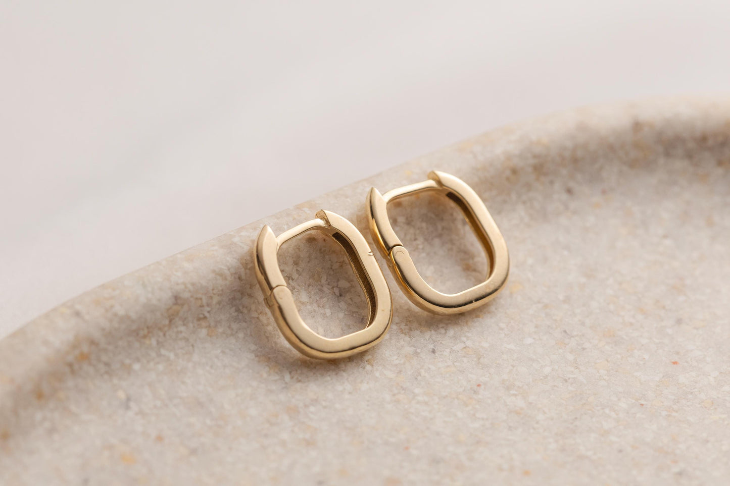 14K Gold Oval Huggie Hoop Earrings, Minimalist Small Gold Hoops, Chunky Geometric Hoop Earrings, Everyday Gold Huggies for Women