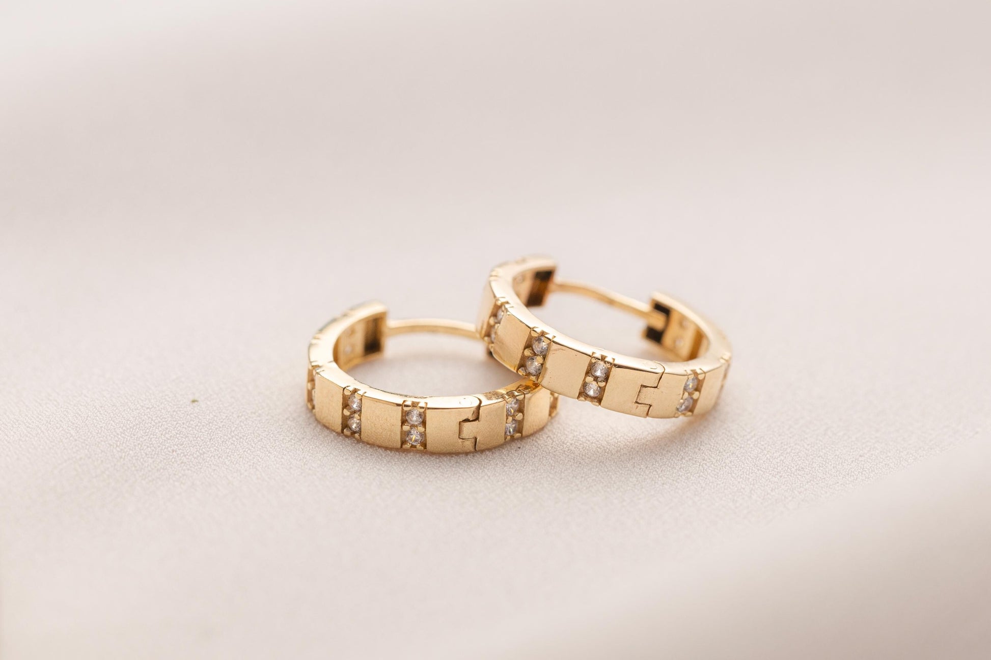 Chunky 14K Gold CZ Huggie Hoop Earrings, Modern Small Gold Hoops, Minimal Pave CZ Earrings, Geometric Gold Huggies, Everyday Jewelry